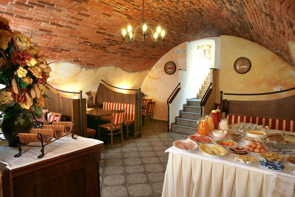 Hotel V Centru Czeskie Budziejowice Zewnętrze zdjęcie