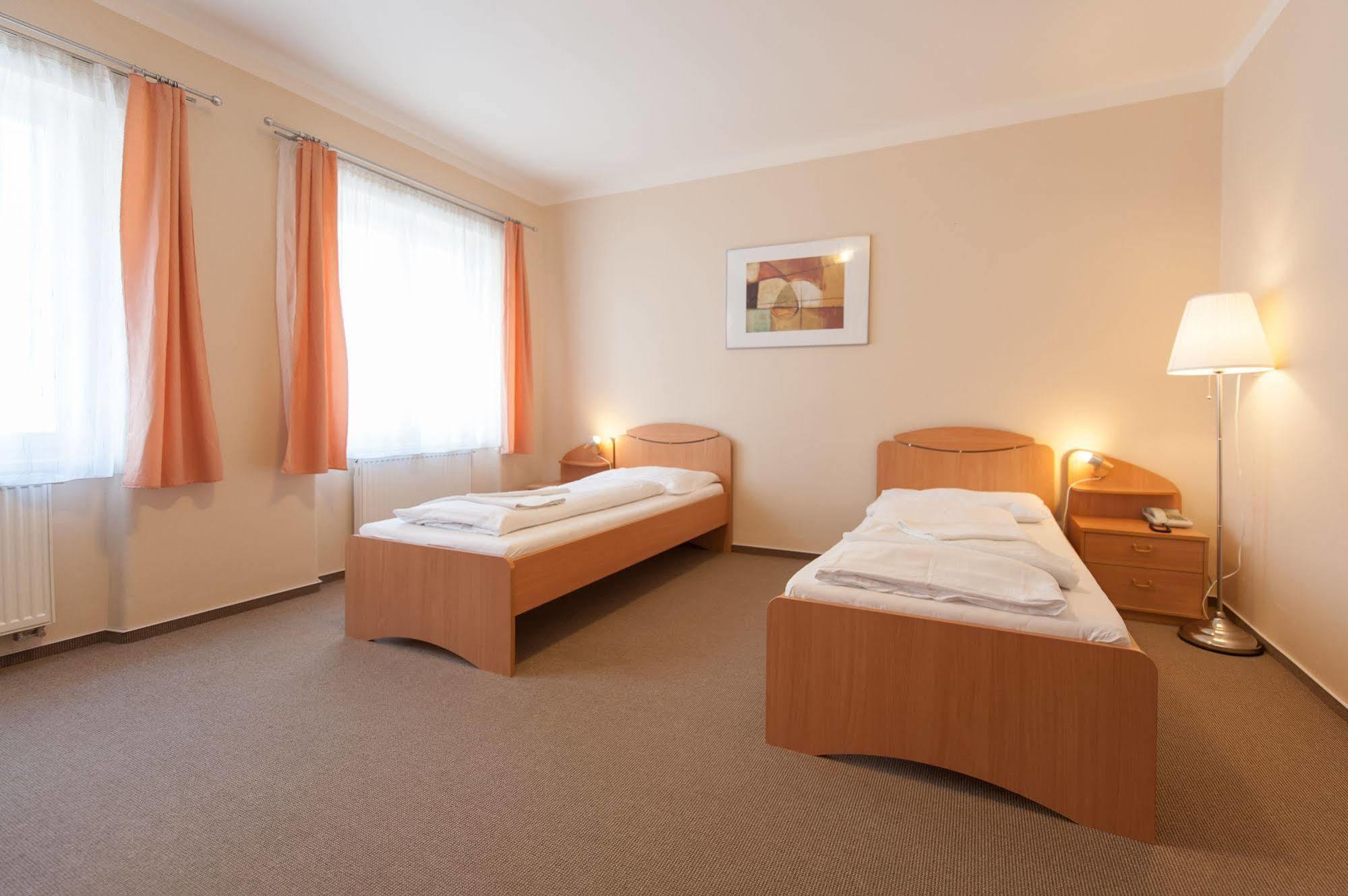 Hotel V Centru Czeskie Budziejowice Zewnętrze zdjęcie