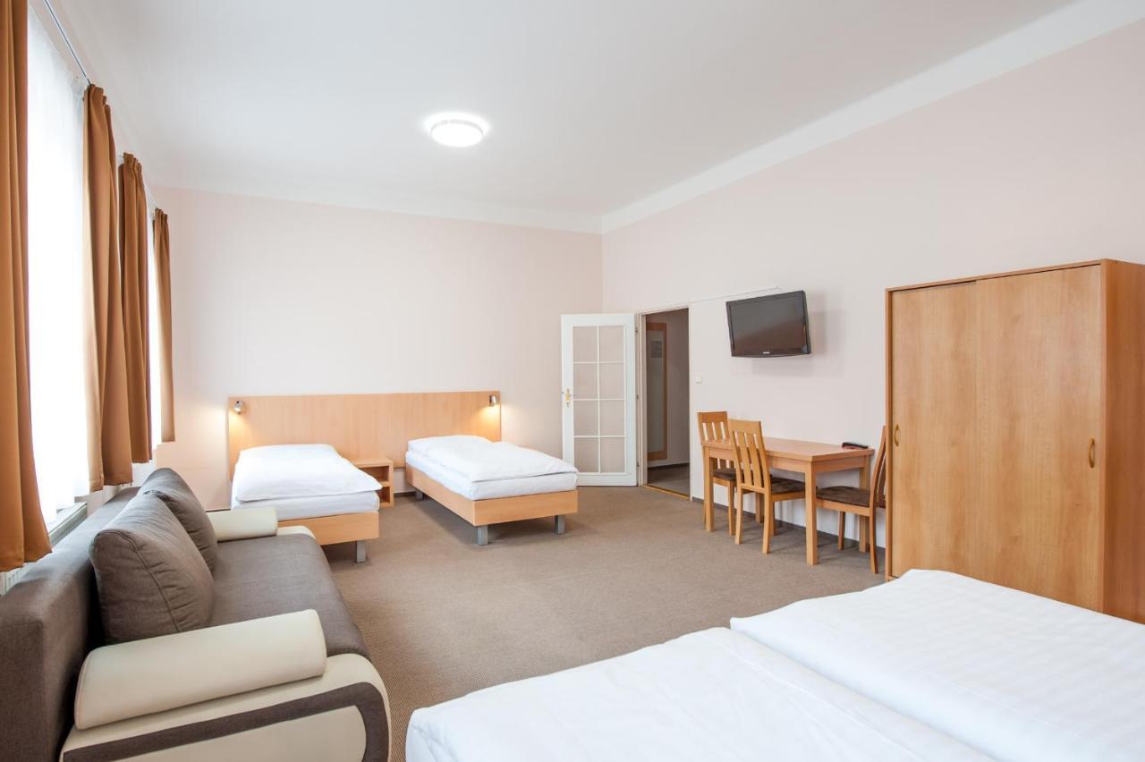 Hotel V Centru Czeskie Budziejowice Zewnętrze zdjęcie