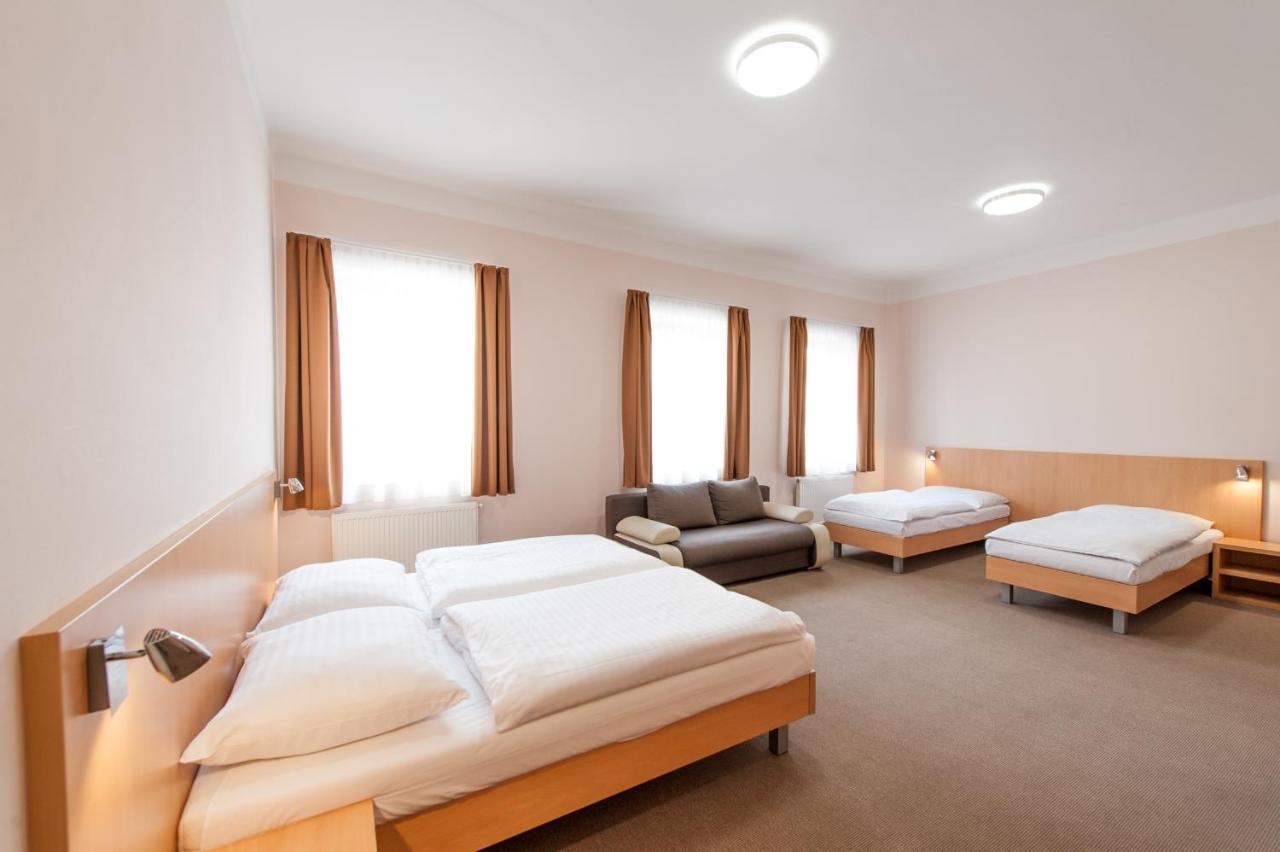 Hotel V Centru Czeskie Budziejowice Zewnętrze zdjęcie