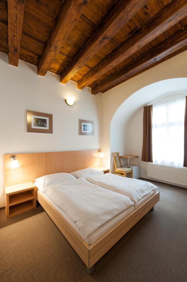 Hotel V Centru Czeskie Budziejowice Zewnętrze zdjęcie
